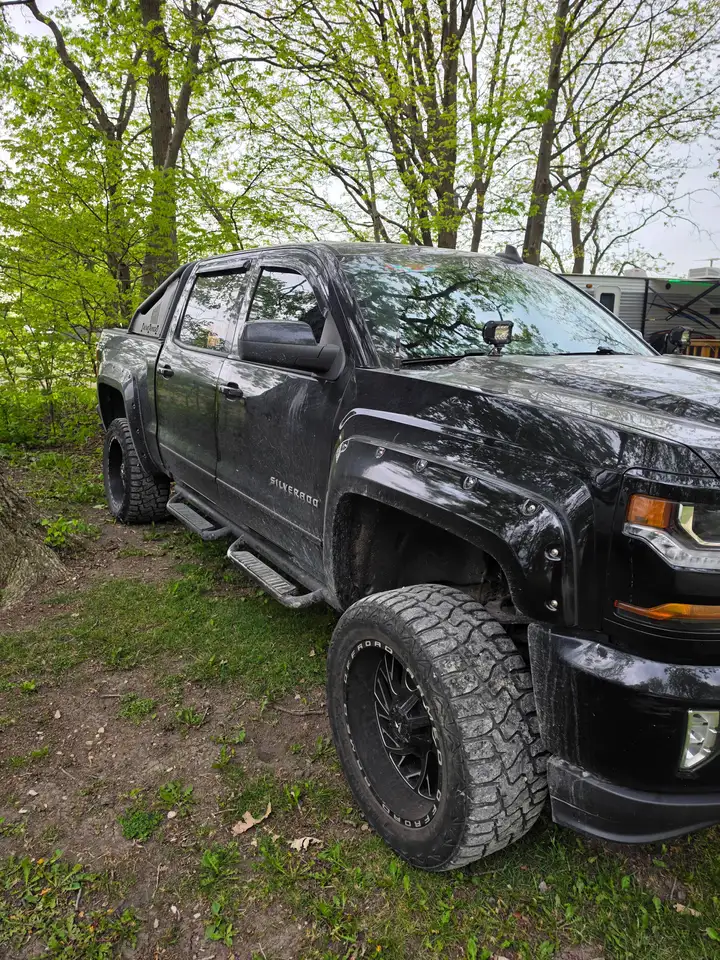 Chevrolet Silverado 1500 снимка Chevrolet Silverado 1500