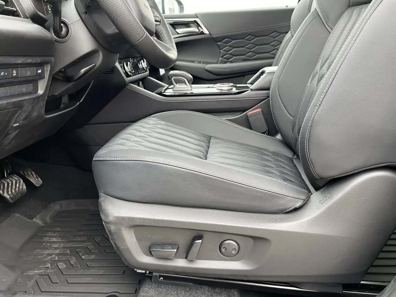 Mitsubishi Outlander снимка Mitsubishi Outlander