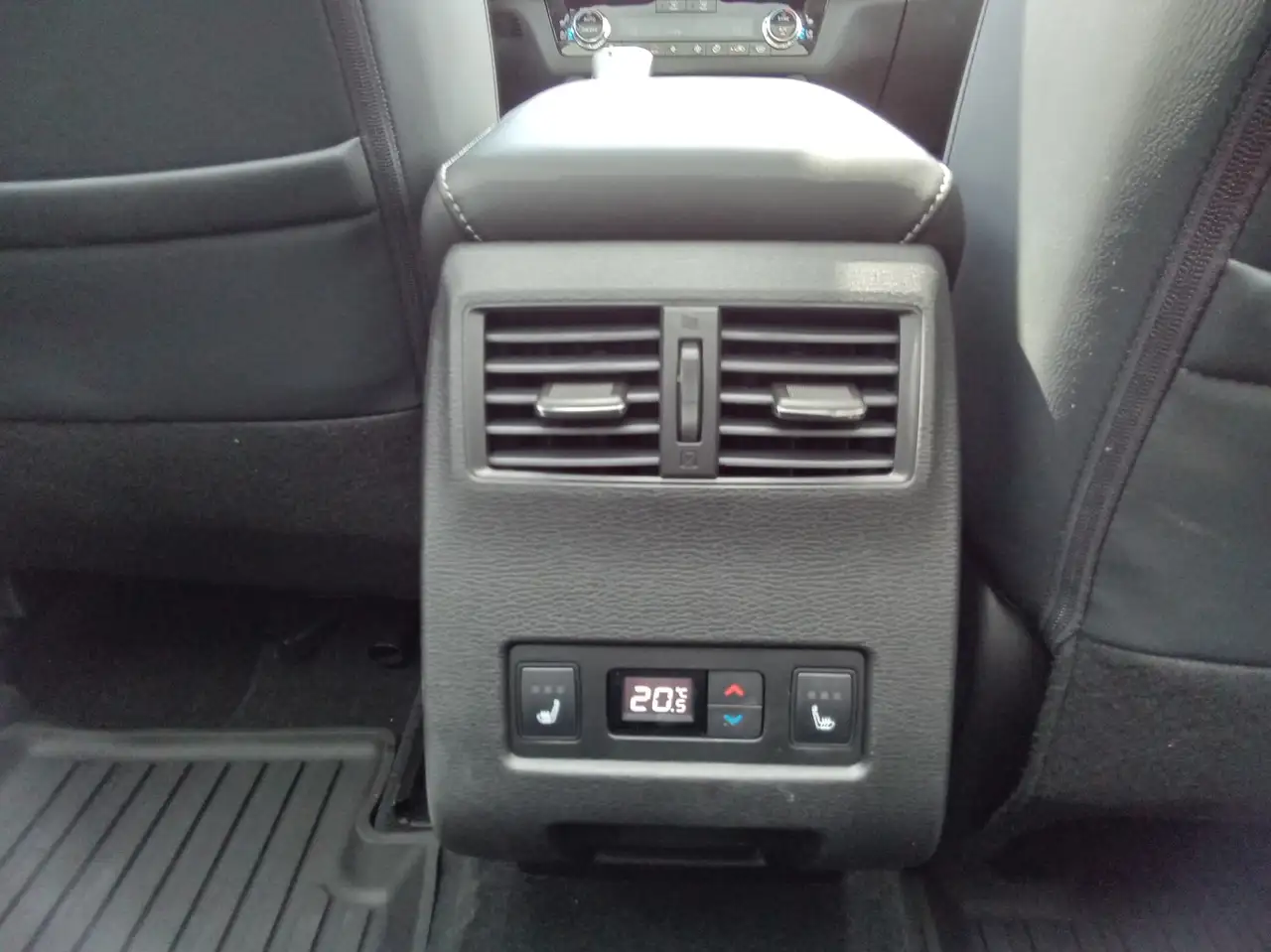Mitsubishi Outlander снимка Mitsubishi Outlander