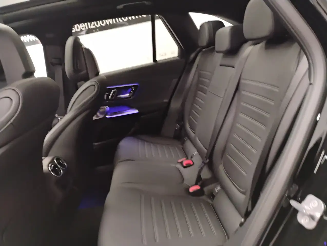 Mercedes-Benz GLC снимка Mercedes-Benz GLC