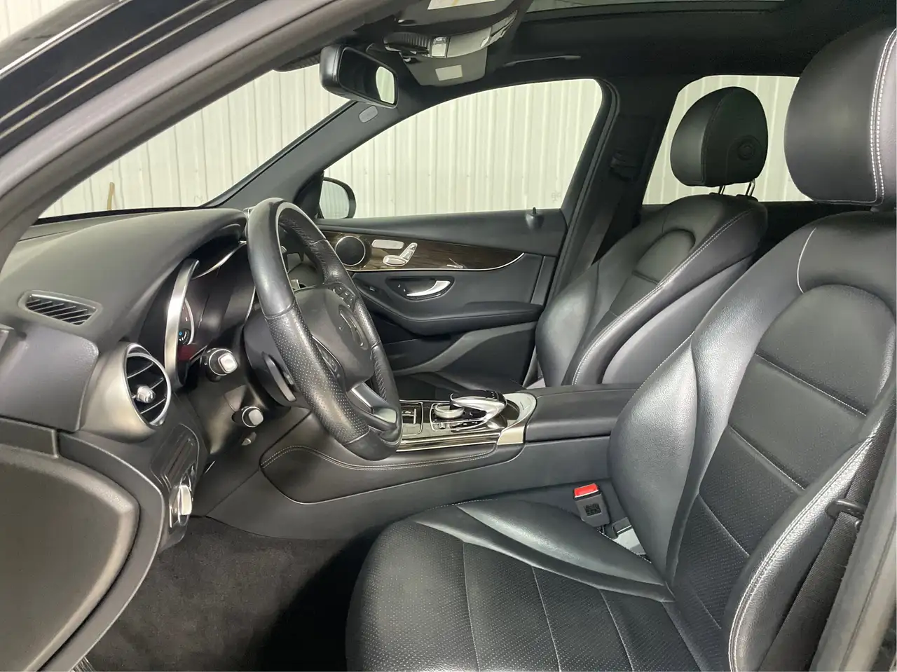 Mercedes-Benz GLC снимка Mercedes-Benz GLC