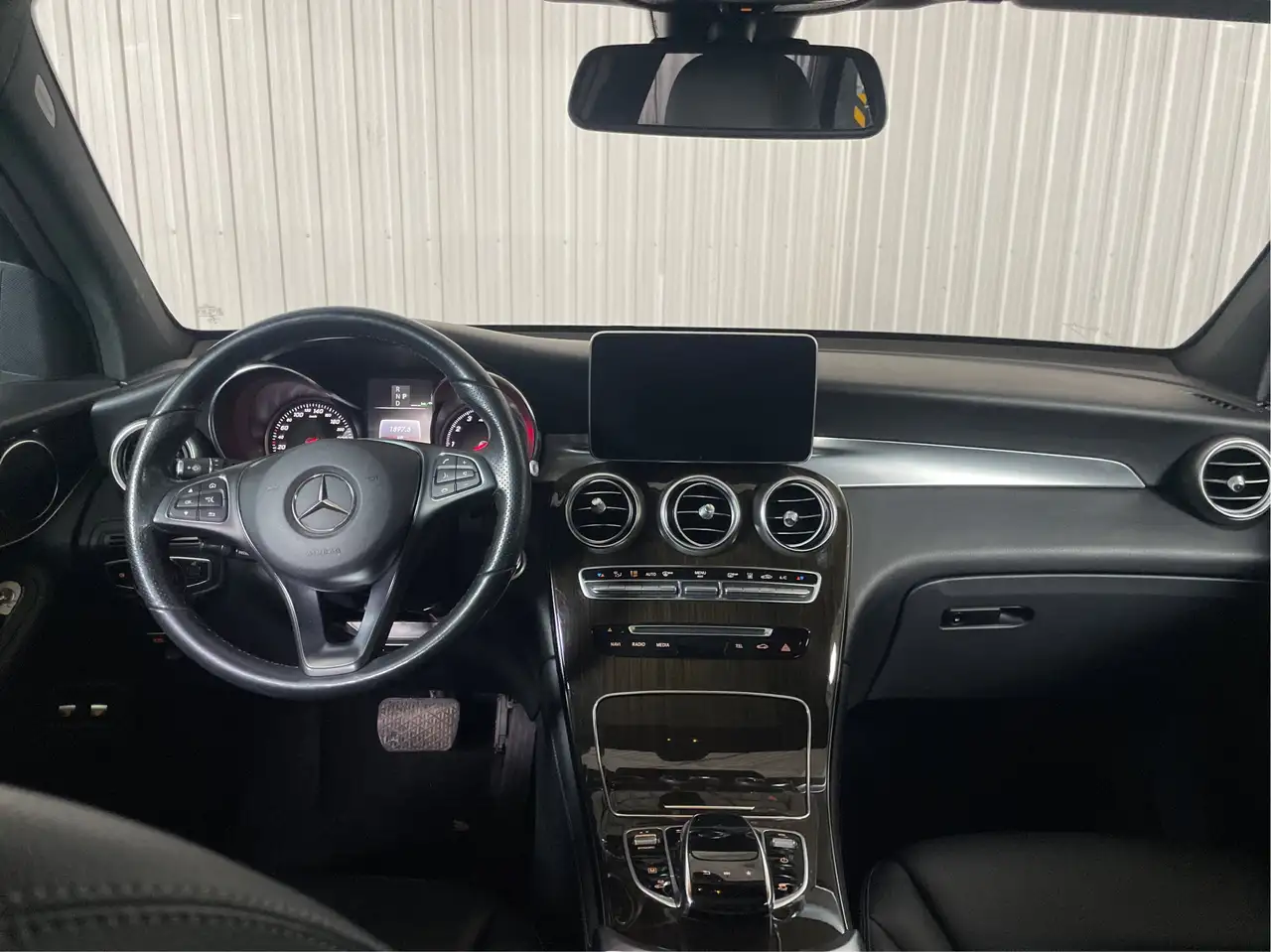 Mercedes-Benz GLC снимка Mercedes-Benz GLC