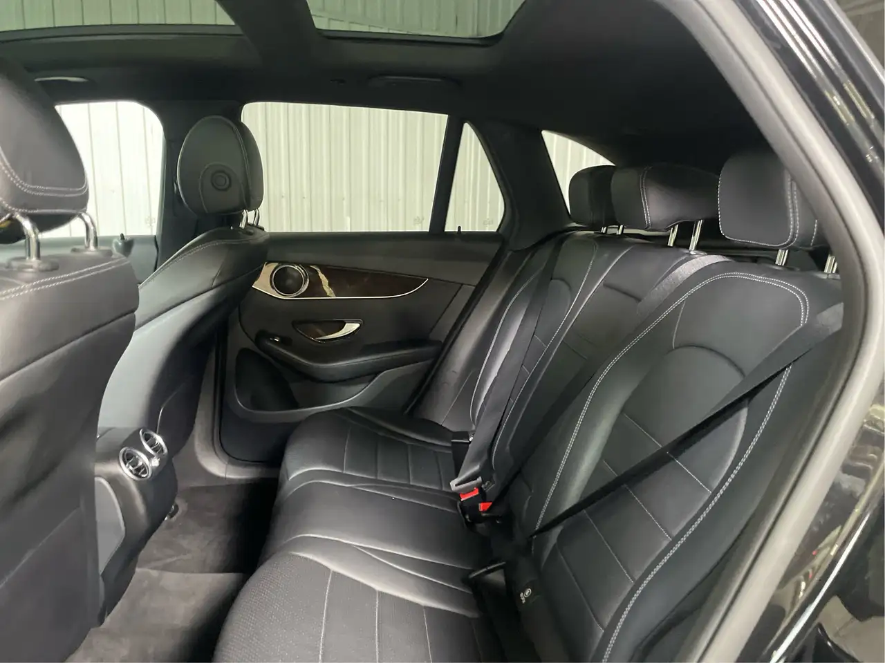 Mercedes-Benz GLC снимка Mercedes-Benz GLC