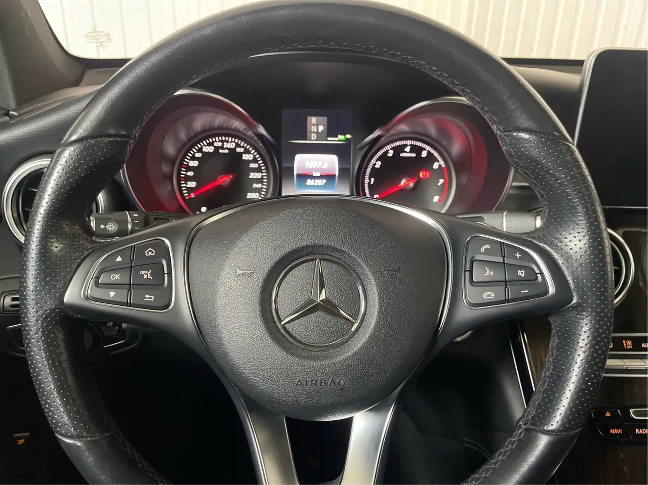 Mercedes-Benz GLC снимка Mercedes-Benz GLC