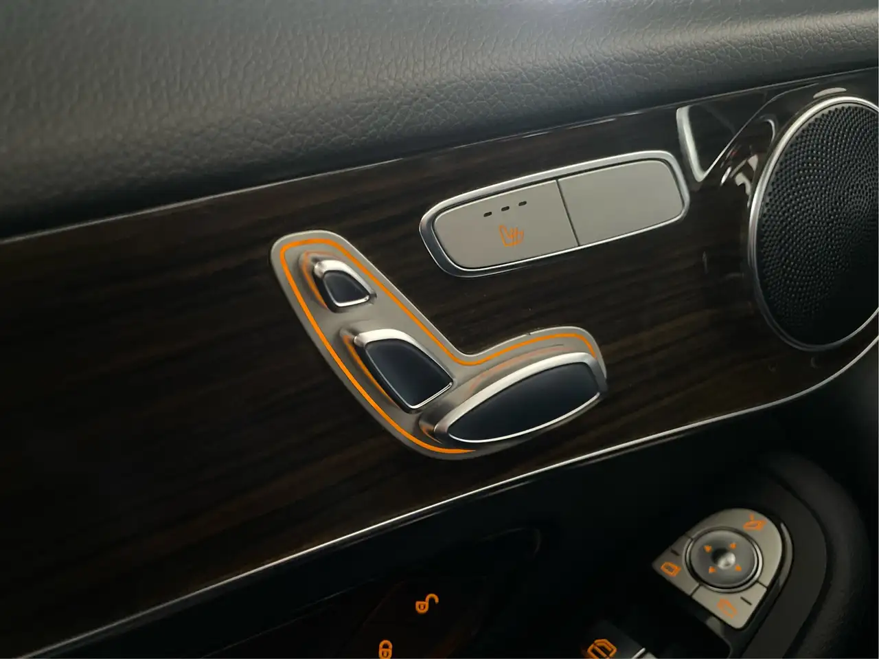Mercedes-Benz GLC снимка Mercedes-Benz GLC