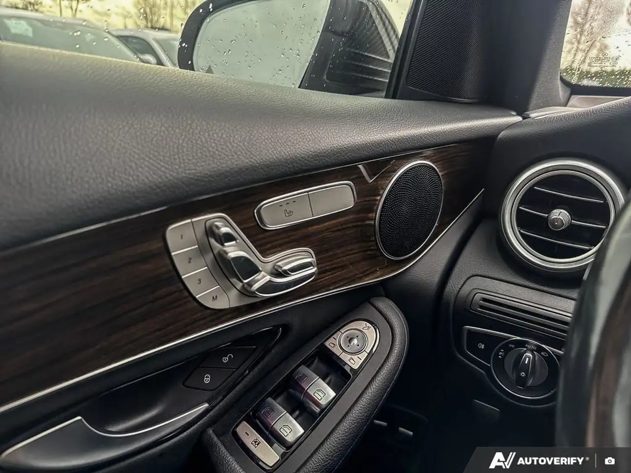 Mercedes-Benz GLC снимка Mercedes-Benz GLC