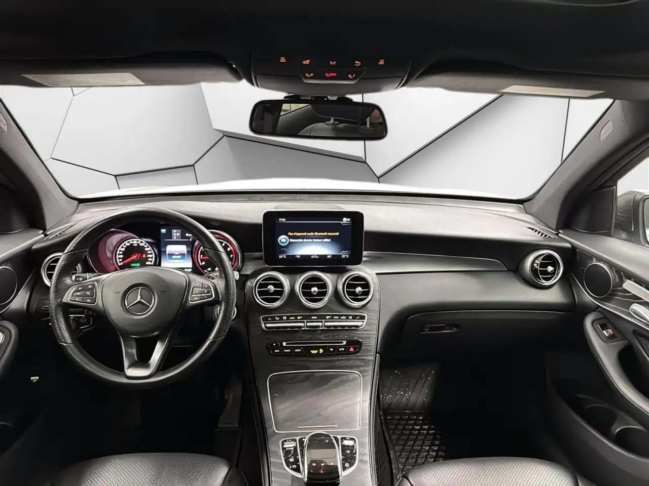 Mercedes-Benz GLC снимка Mercedes-Benz GLC