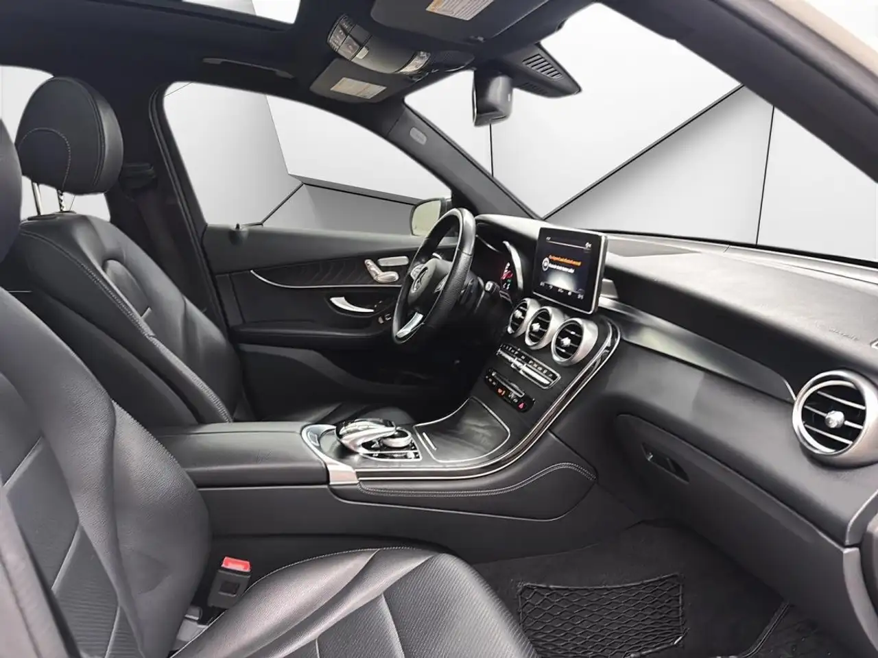 Mercedes-Benz GLC снимка Mercedes-Benz GLC