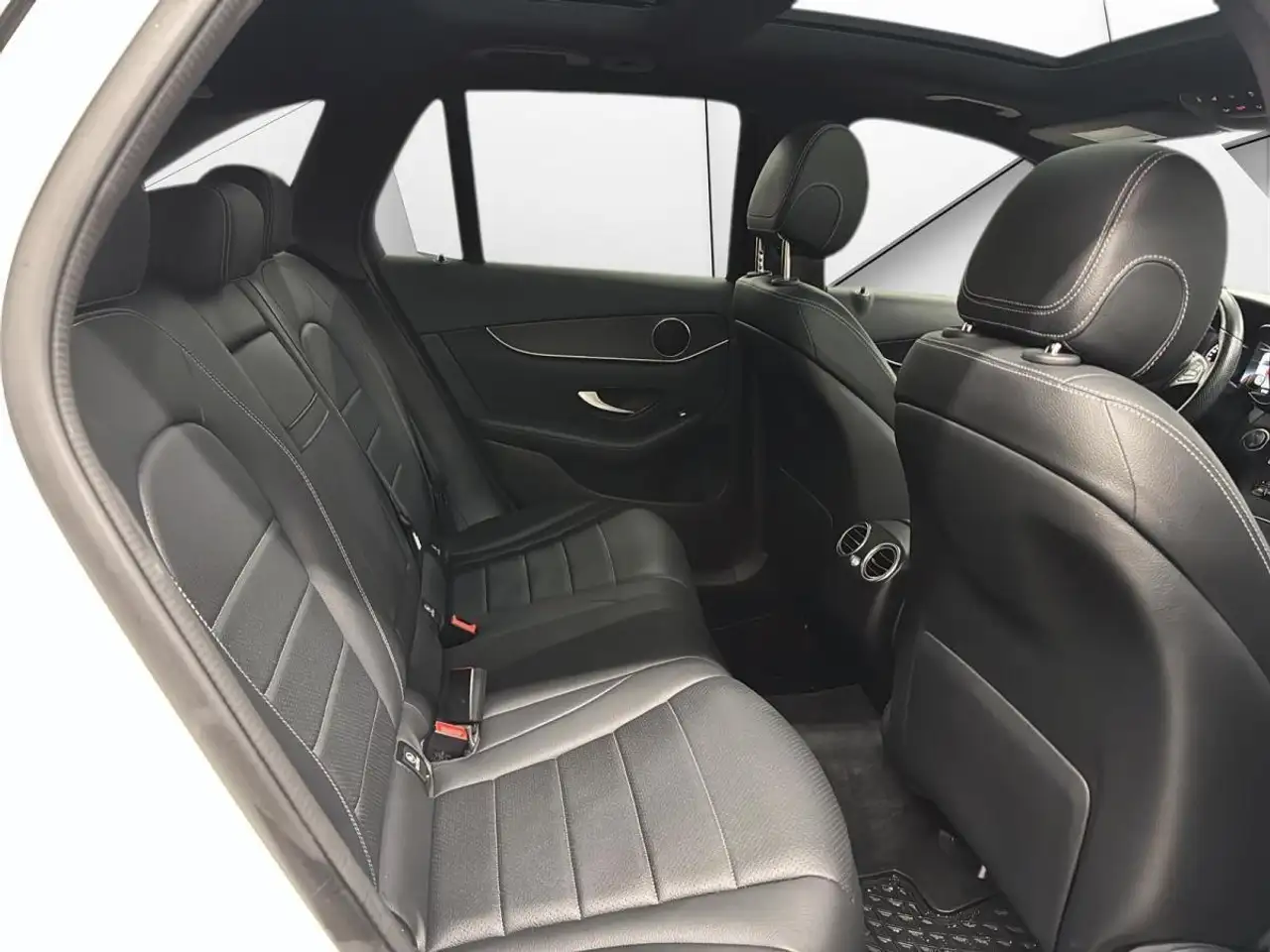 Mercedes-Benz GLC снимка Mercedes-Benz GLC