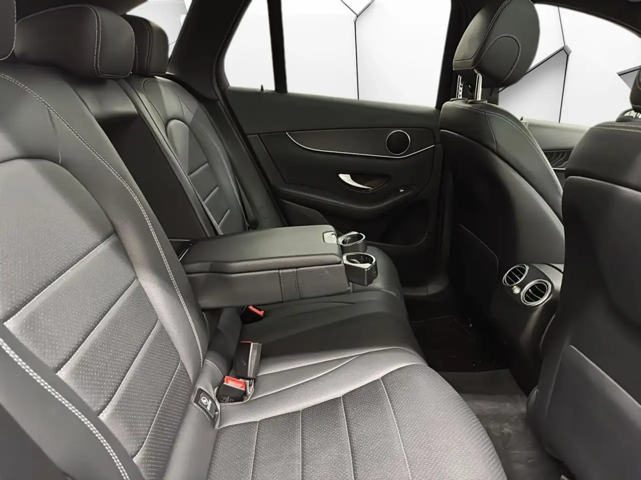 Mercedes-Benz GLC снимка Mercedes-Benz GLC