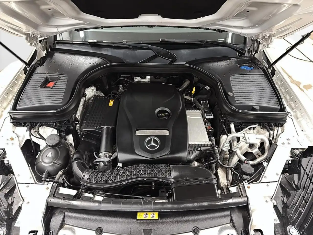 Mercedes-Benz GLC снимка Mercedes-Benz GLC