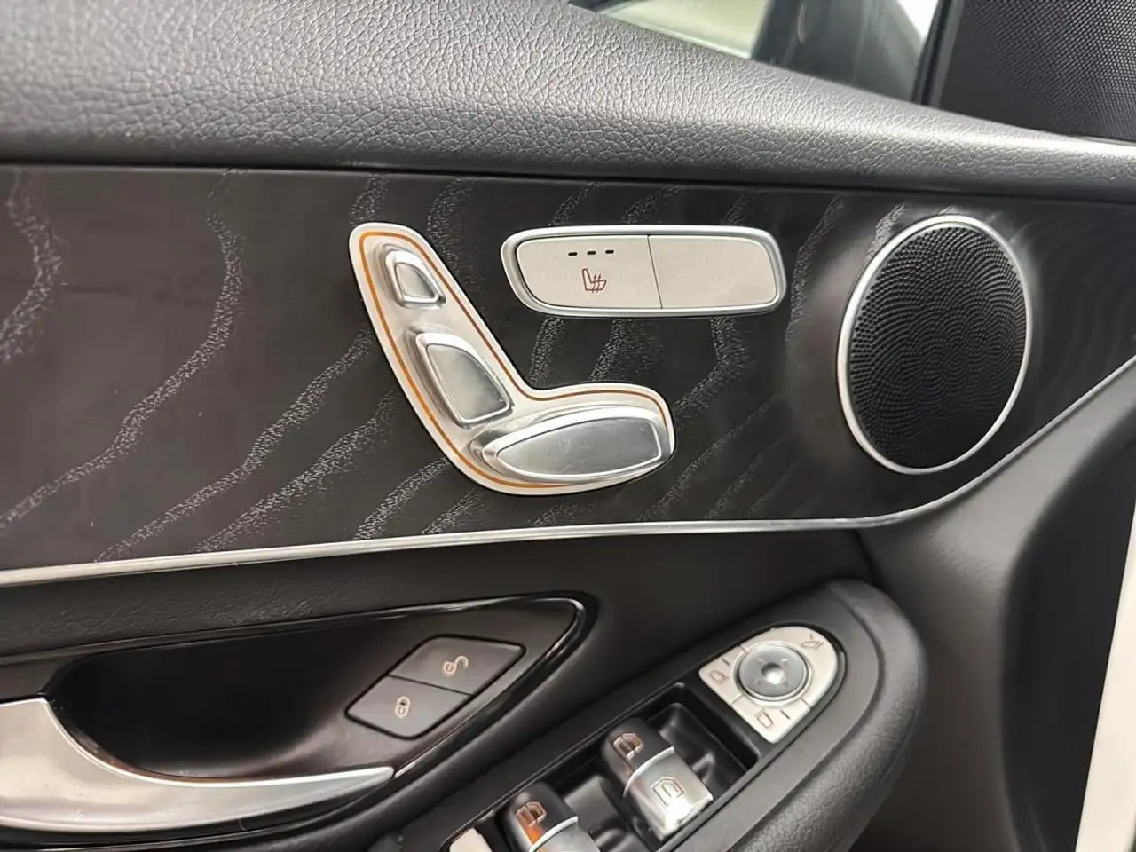 Mercedes-Benz GLC снимка Mercedes-Benz GLC
