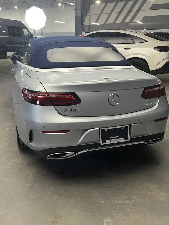 Mercedes-Benz E-Class снимка Mercedes-Benz E-Class