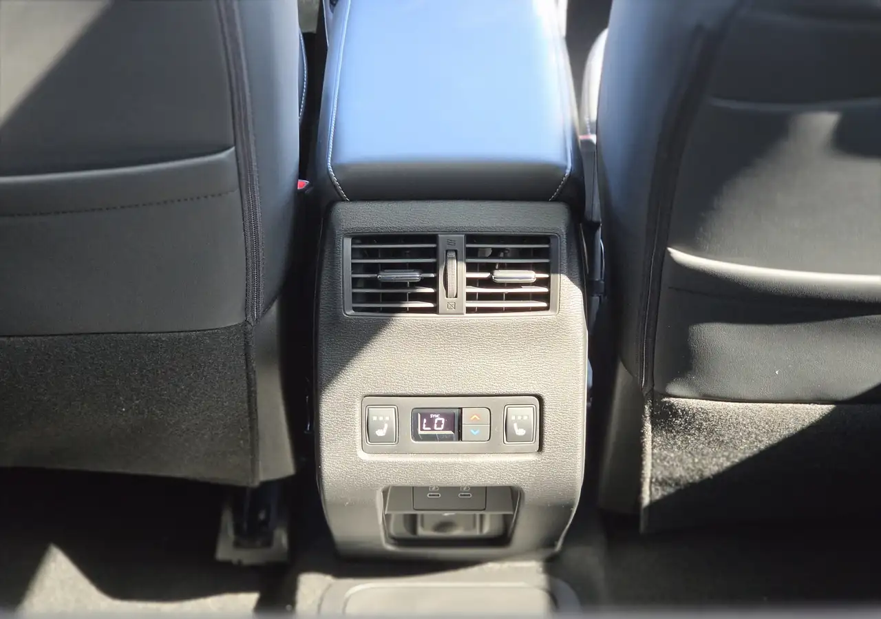 Mitsubishi Outlander снимка Mitsubishi Outlander