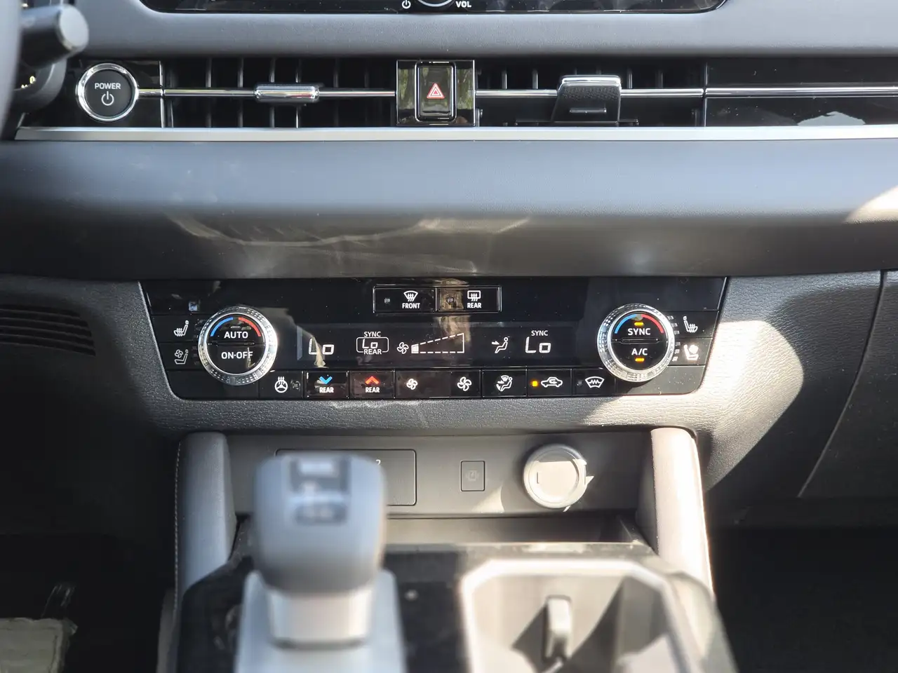 Mitsubishi Outlander снимка Mitsubishi Outlander
