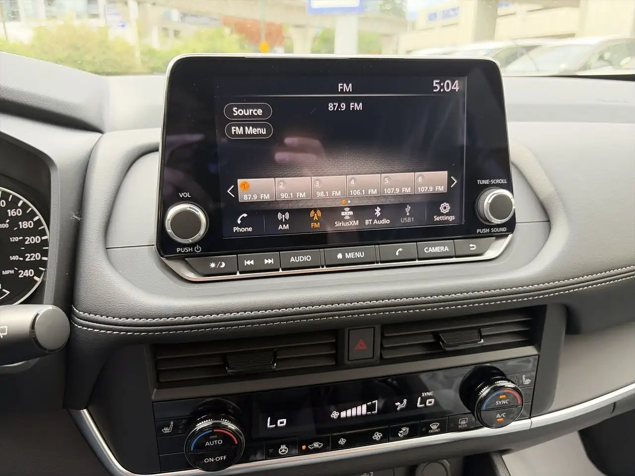 Nissan Rogue снимка Nissan Rogue