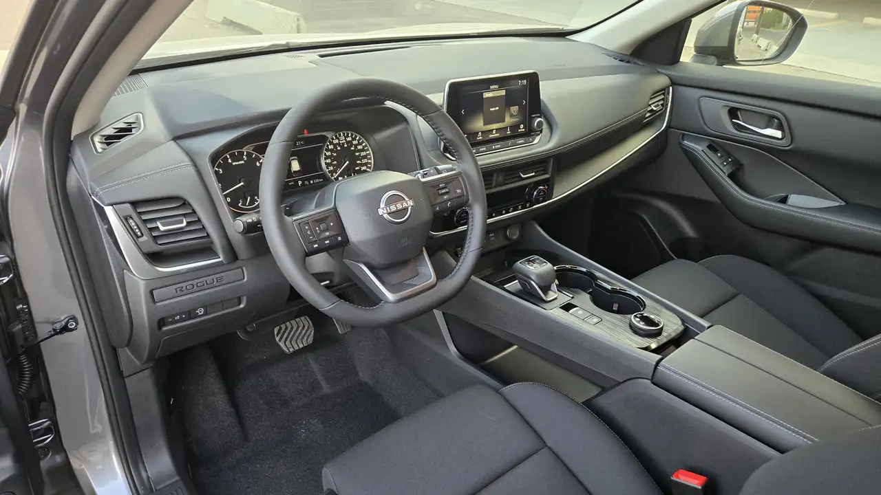 Nissan Rogue снимка Nissan Rogue