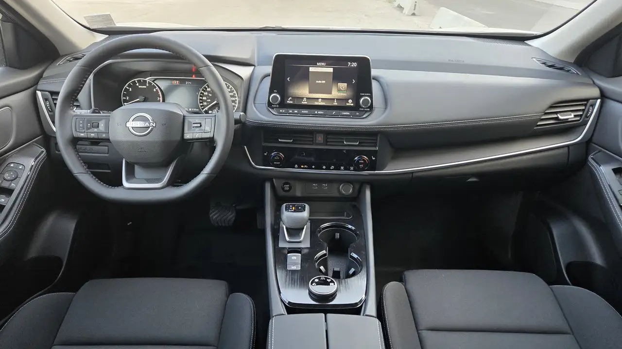 Nissan Rogue снимка Nissan Rogue
