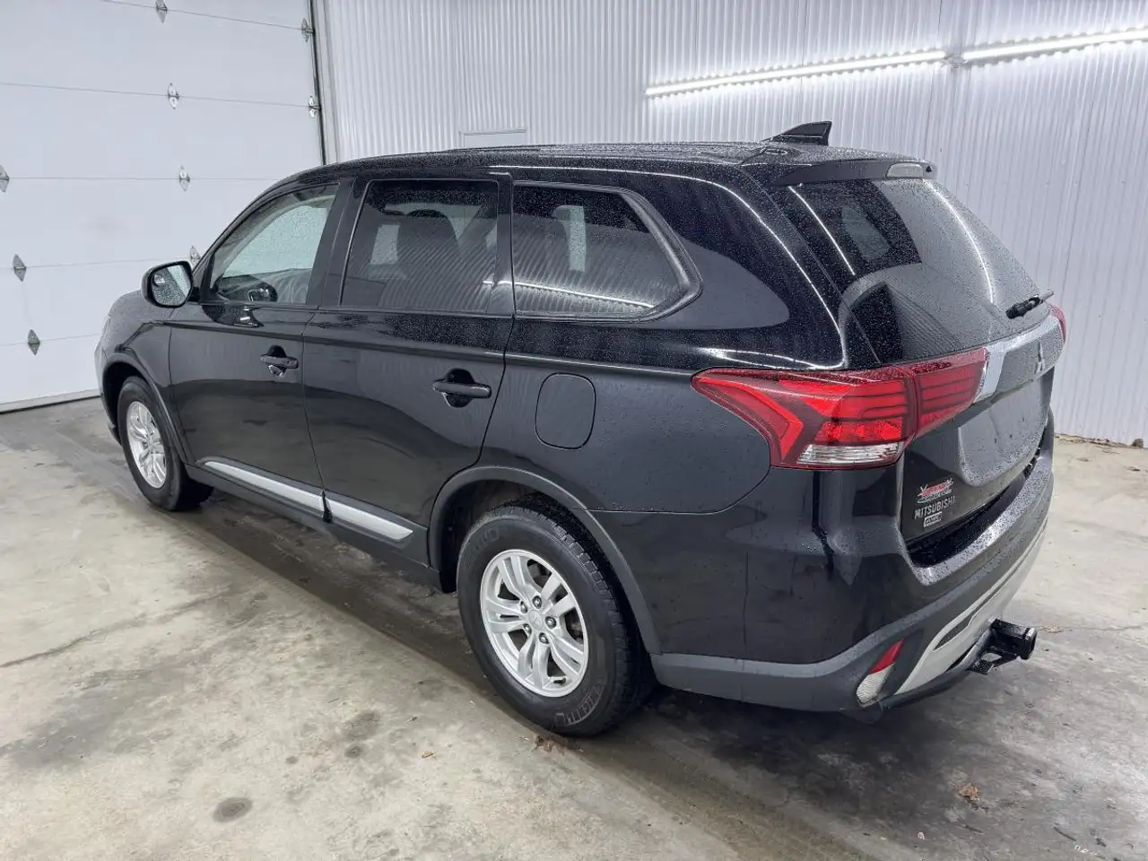 Mitsubishi Outlander снимка Mitsubishi Outlander
