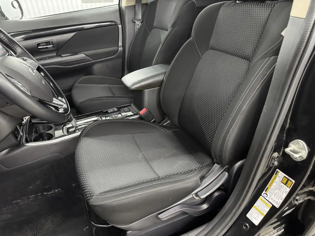 Mitsubishi Outlander снимка Mitsubishi Outlander