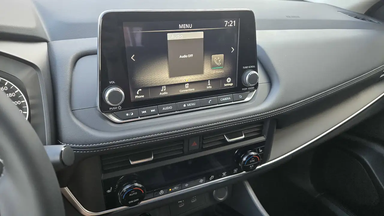 Nissan Rogue снимка Nissan Rogue