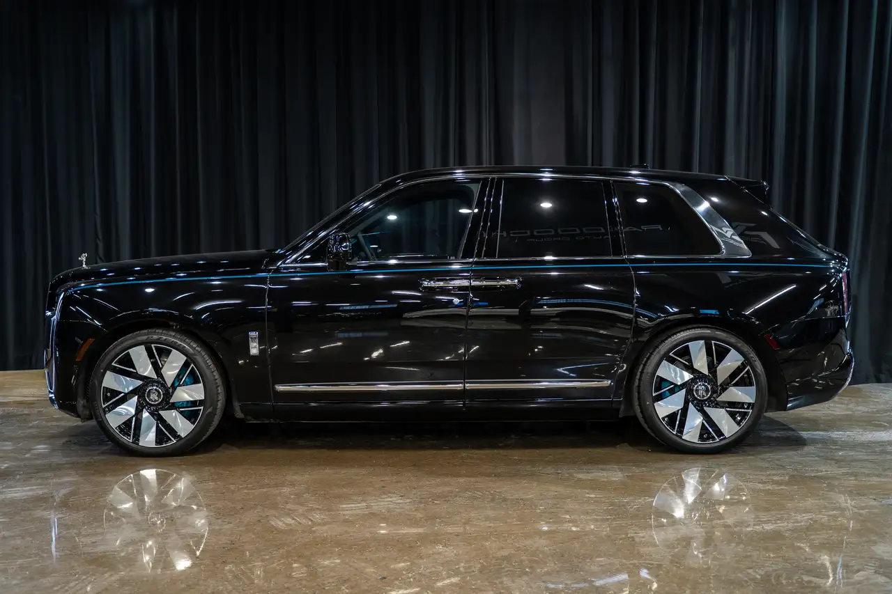 Rolls-Royce Cullinan снимка Rolls-Royce Cullinan