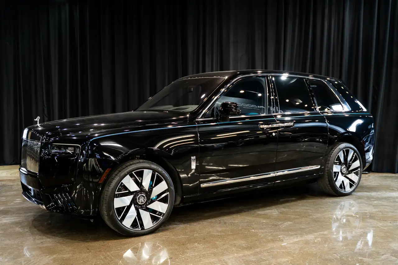 Rolls-Royce Cullinan снимка Rolls-Royce Cullinan