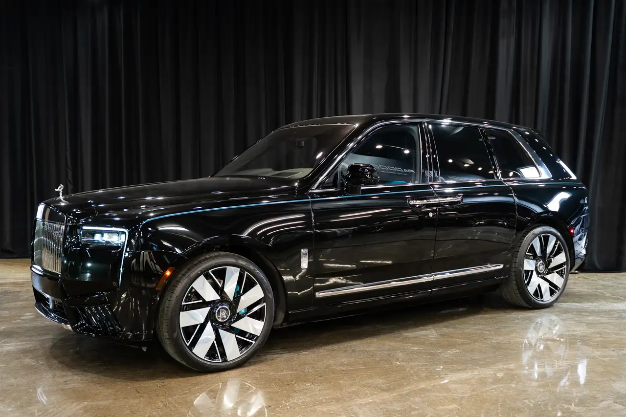 Rolls-Royce Cullinan снимка Rolls-Royce Cullinan
