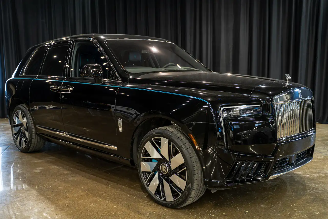 Rolls-Royce Cullinan снимка Rolls-Royce Cullinan