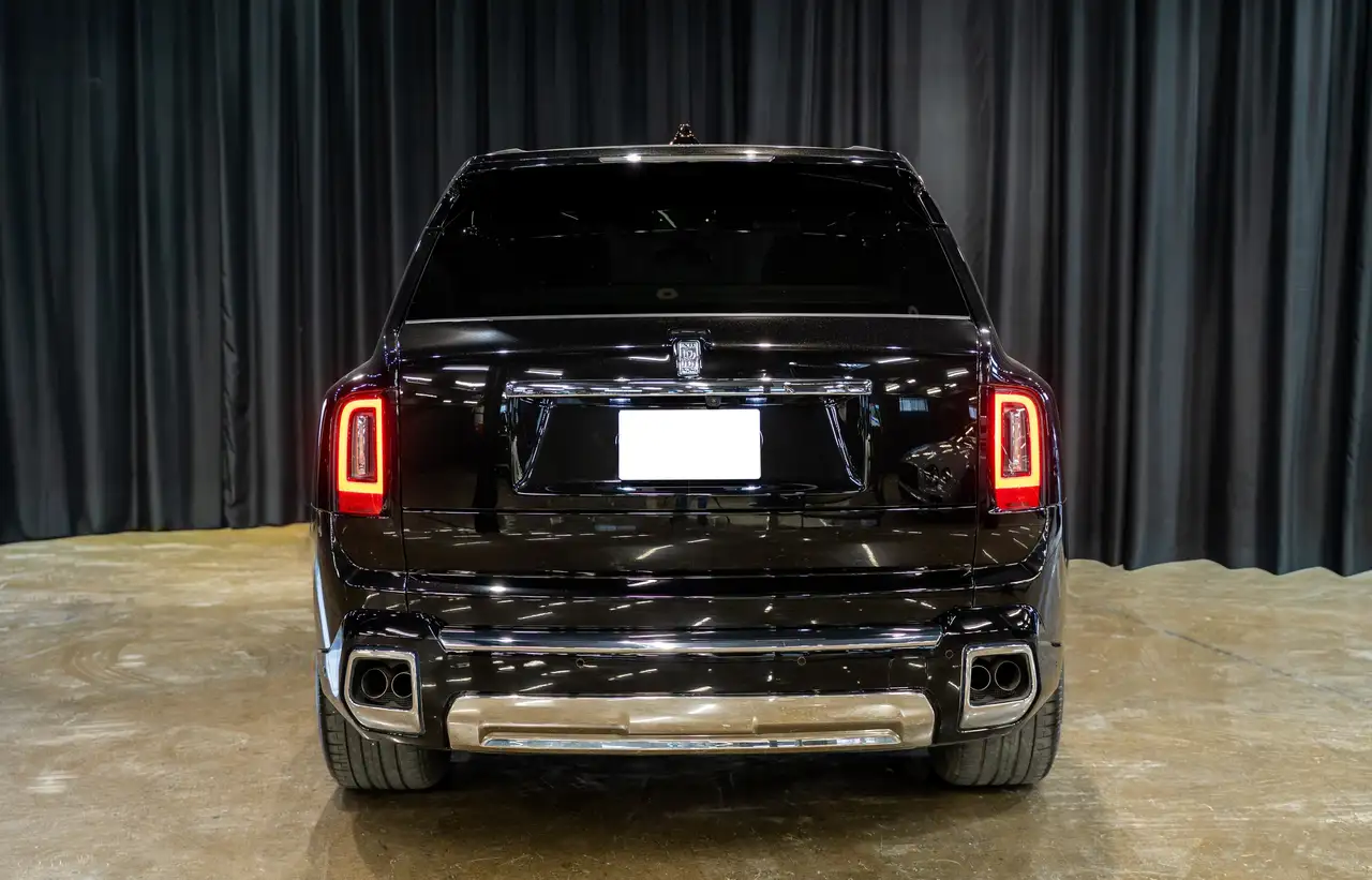 Rolls-Royce Cullinan снимка Rolls-Royce Cullinan