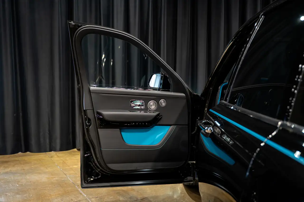 Rolls-Royce Cullinan снимка Rolls-Royce Cullinan