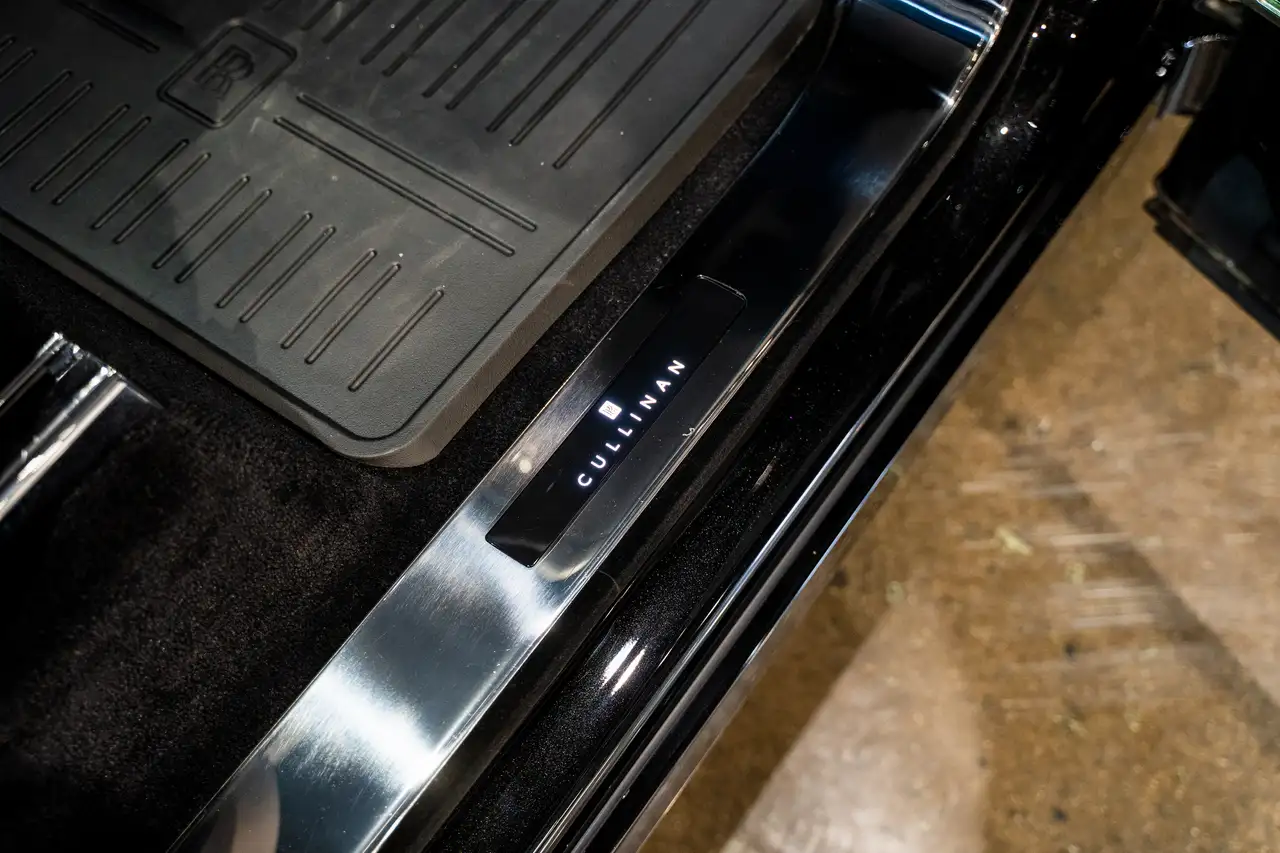 Rolls-Royce Cullinan снимка Rolls-Royce Cullinan