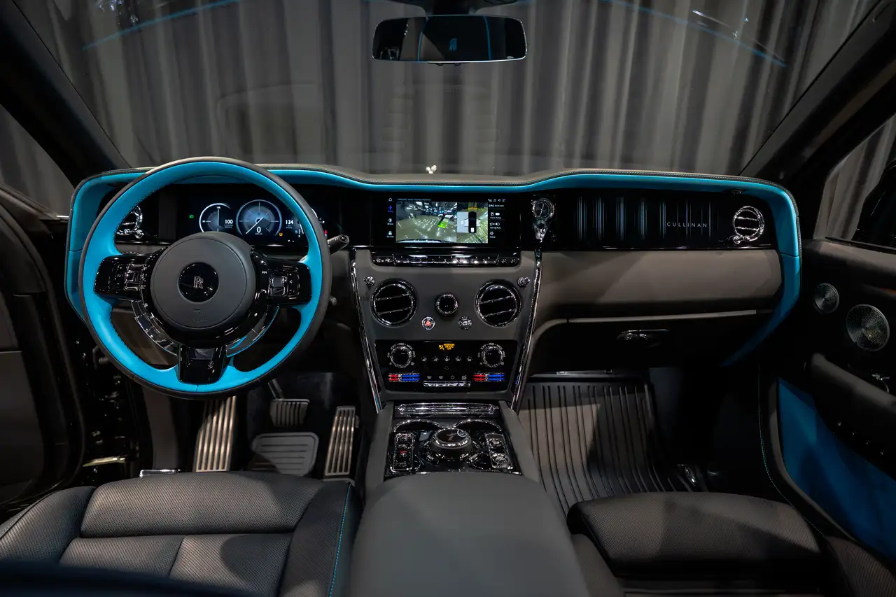Rolls-Royce Cullinan снимка Rolls-Royce Cullinan