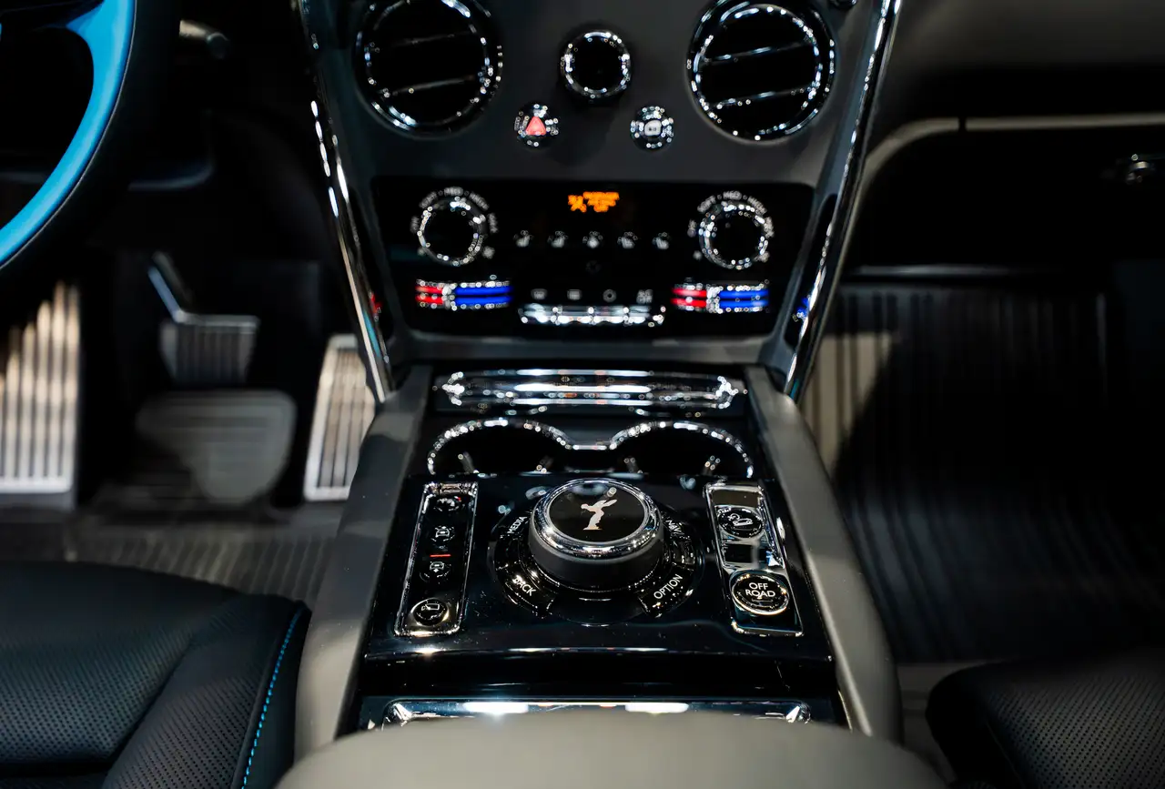 Rolls-Royce Cullinan снимка Rolls-Royce Cullinan
