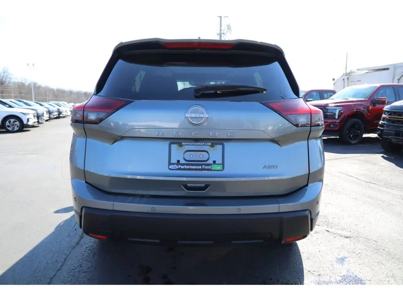 Nissan Rogue снимка Nissan Rogue