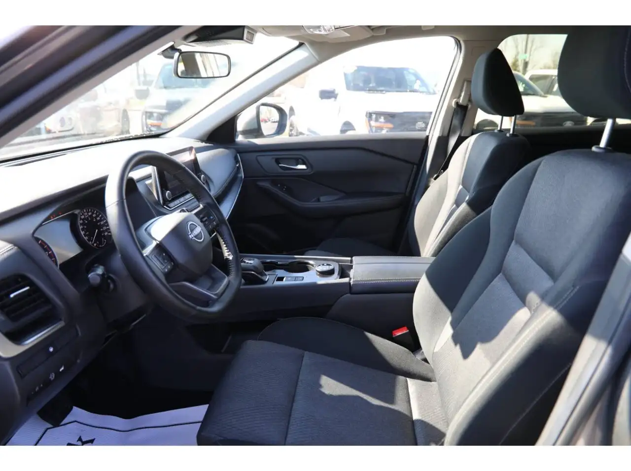Nissan Rogue снимка Nissan Rogue