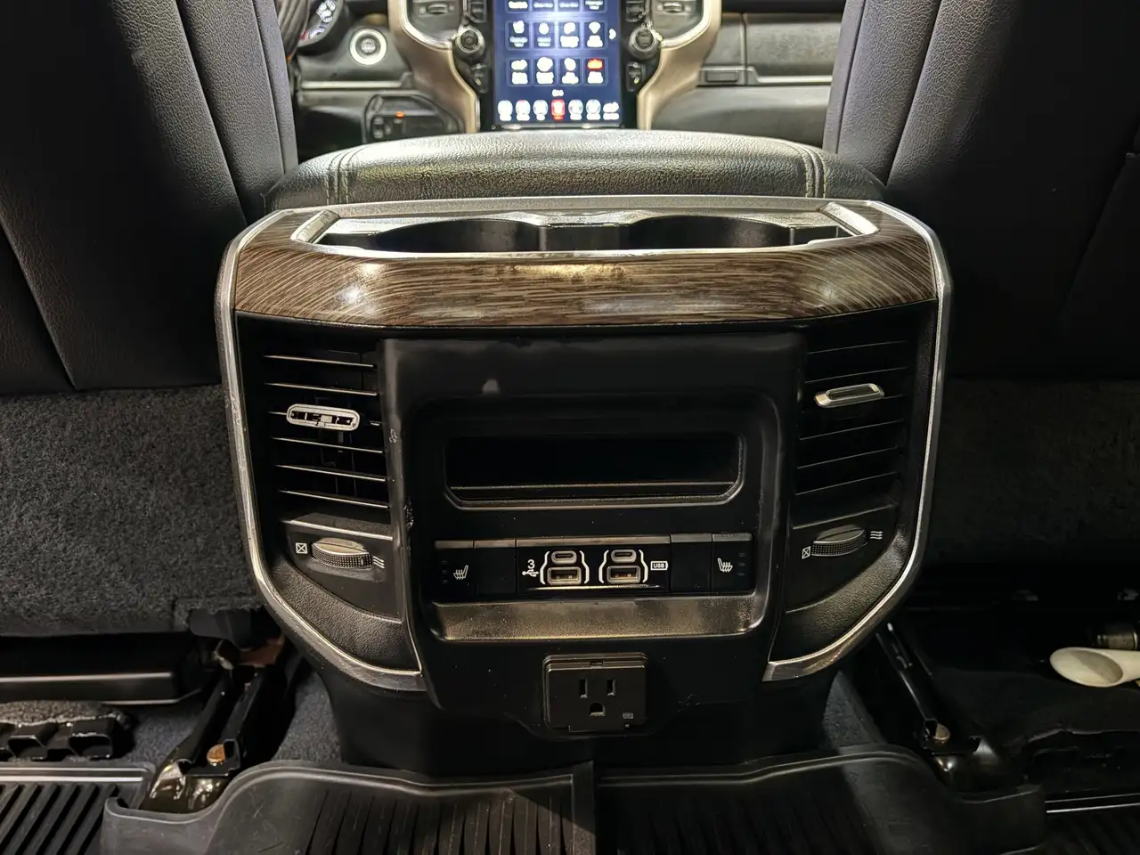 RAM 2500 снимка RAM 2500