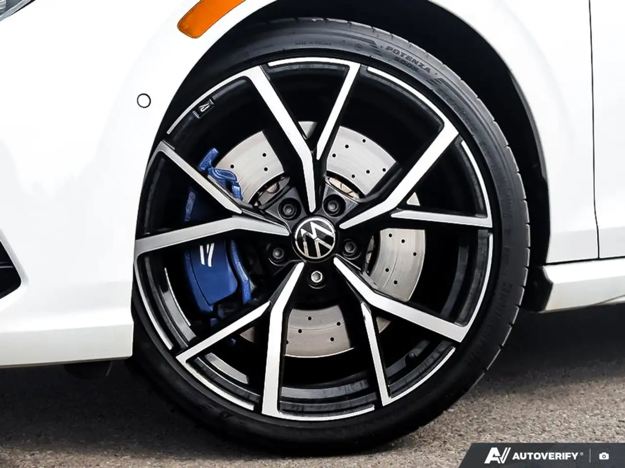 Volkswagen Golf R photo Volkswagen Golf R