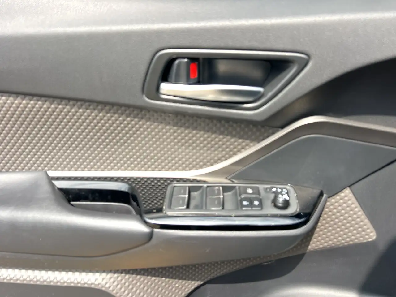 Toyota C-HR снимка Toyota C-HR