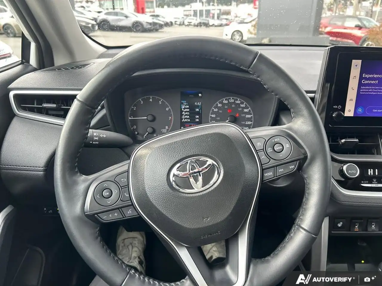 Toyota Corolla Cross снимка Toyota Corolla Cross