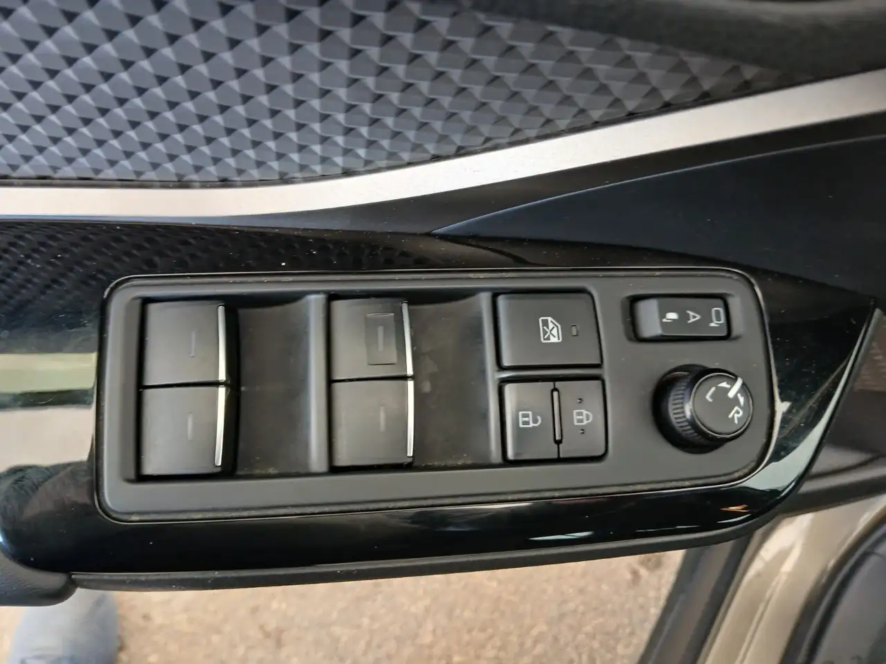 Toyota C-HR снимка Toyota C-HR