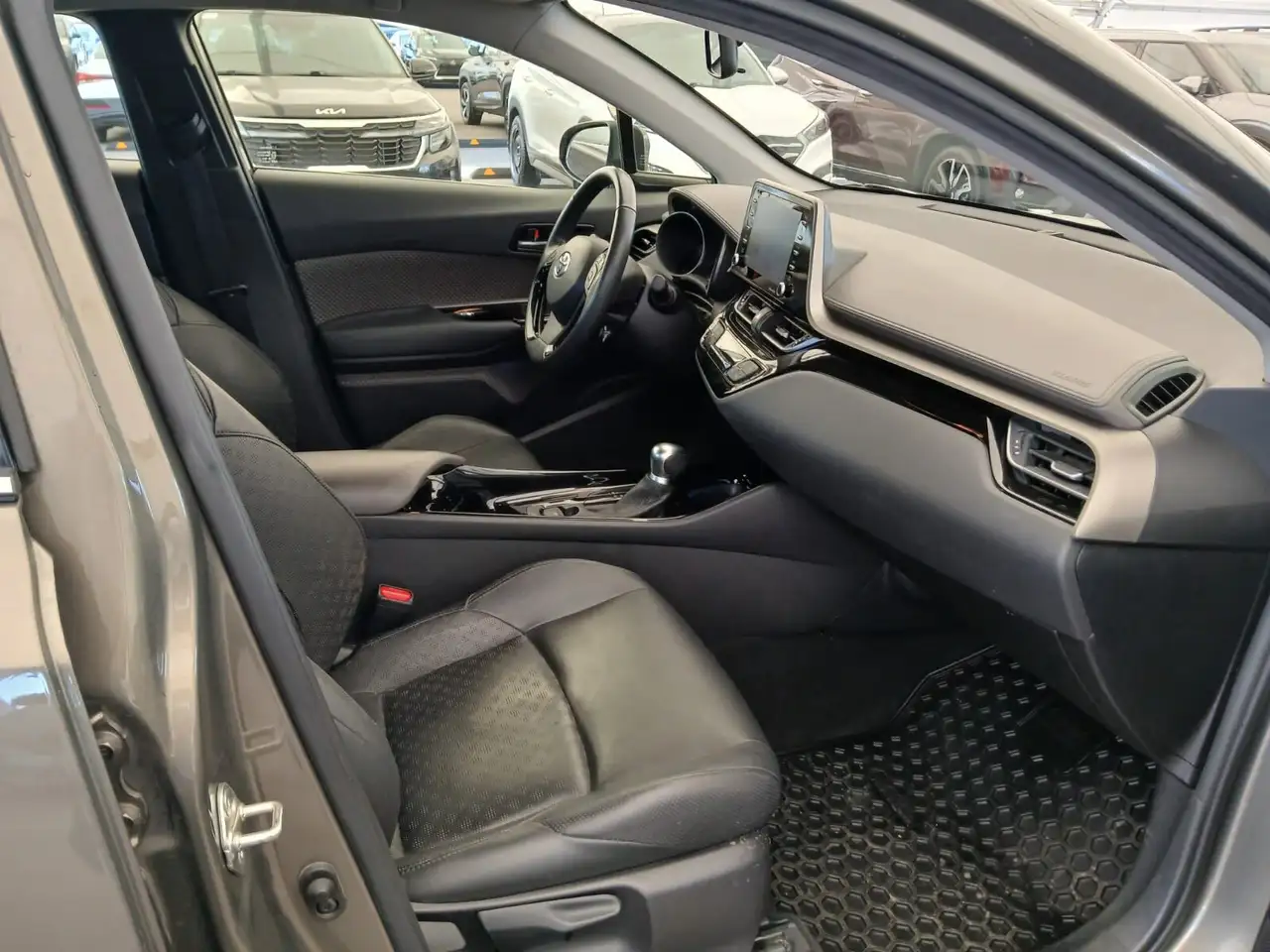 Toyota C-HR снимка Toyota C-HR