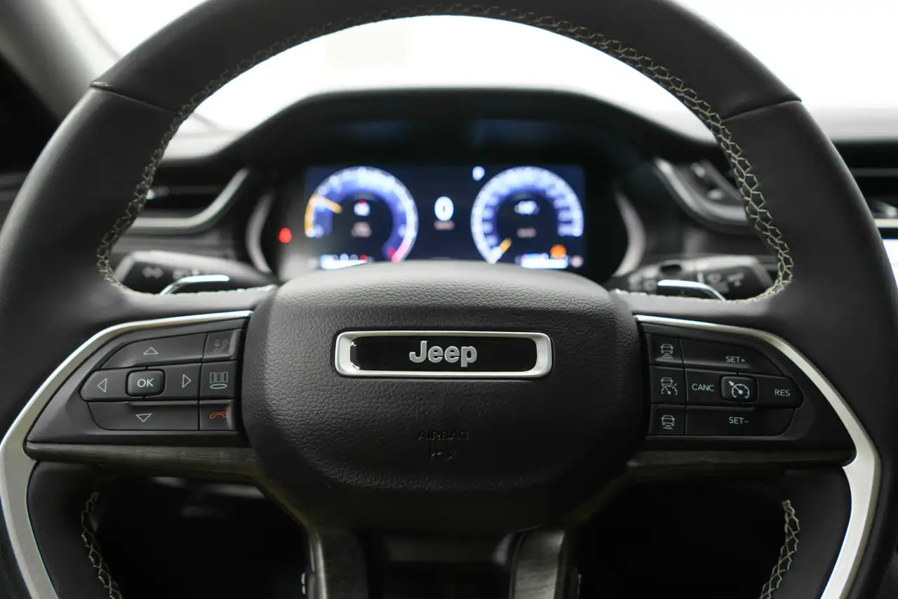 Jeep Grand Cherokee снимка Jeep Grand Cherokee