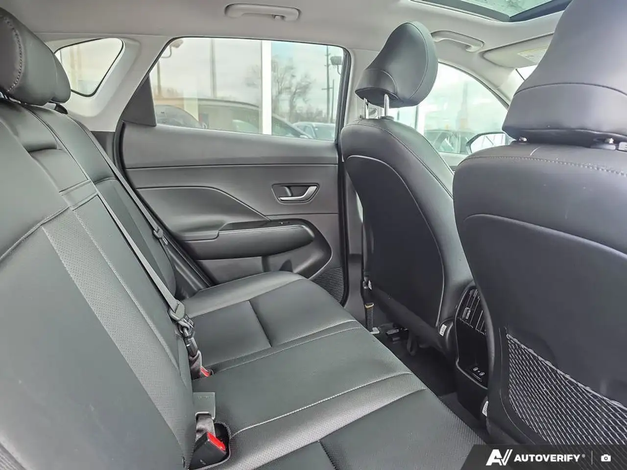 Hyundai KONA снимка Hyundai KONA