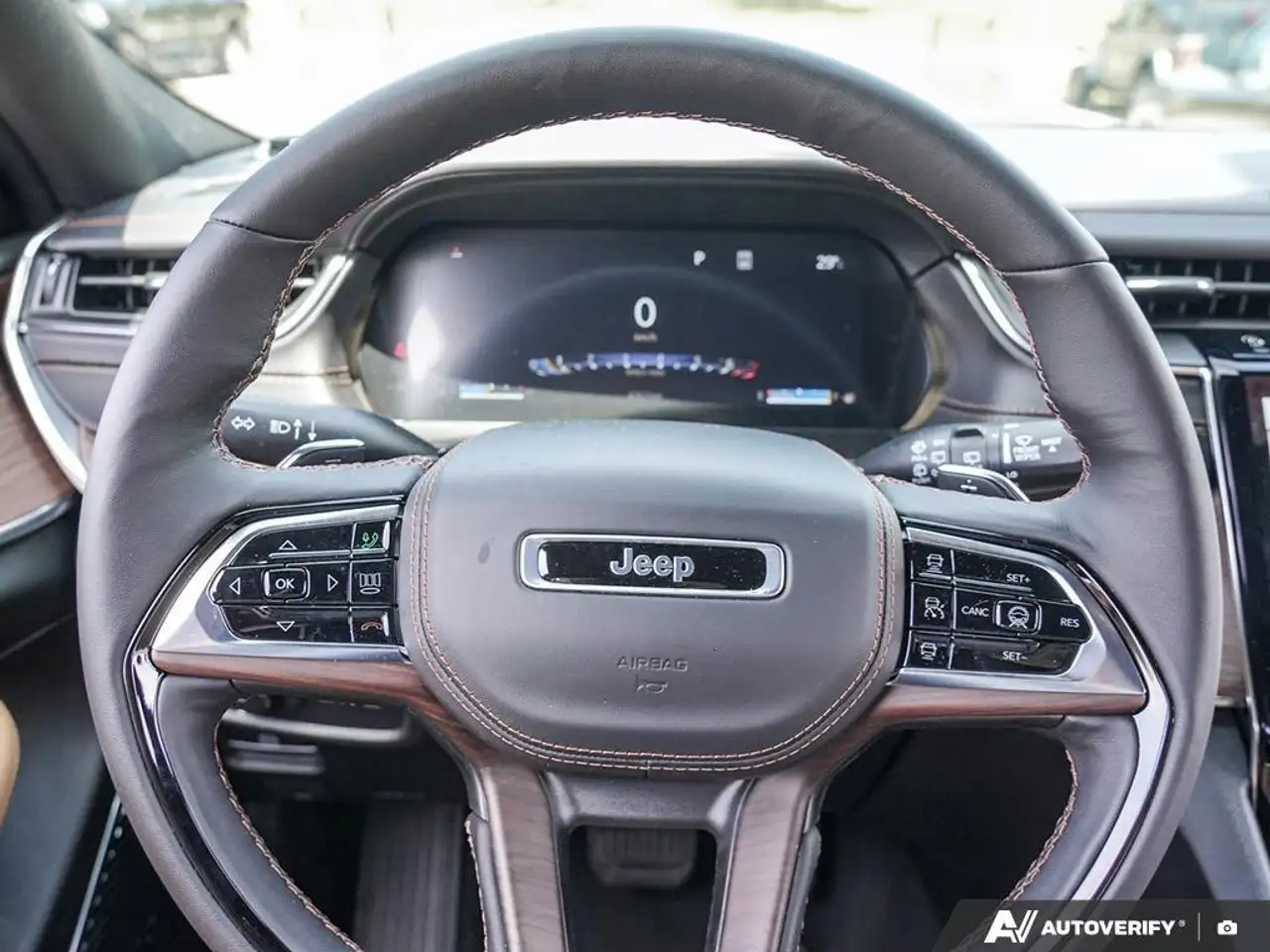 Jeep Grand Cherokee снимка Jeep Grand Cherokee