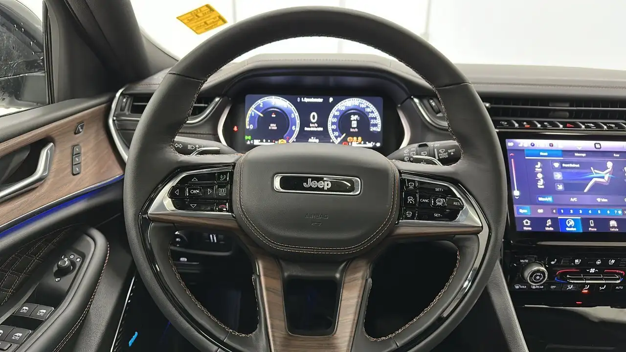 Jeep Grand Cherokee снимка Jeep Grand Cherokee