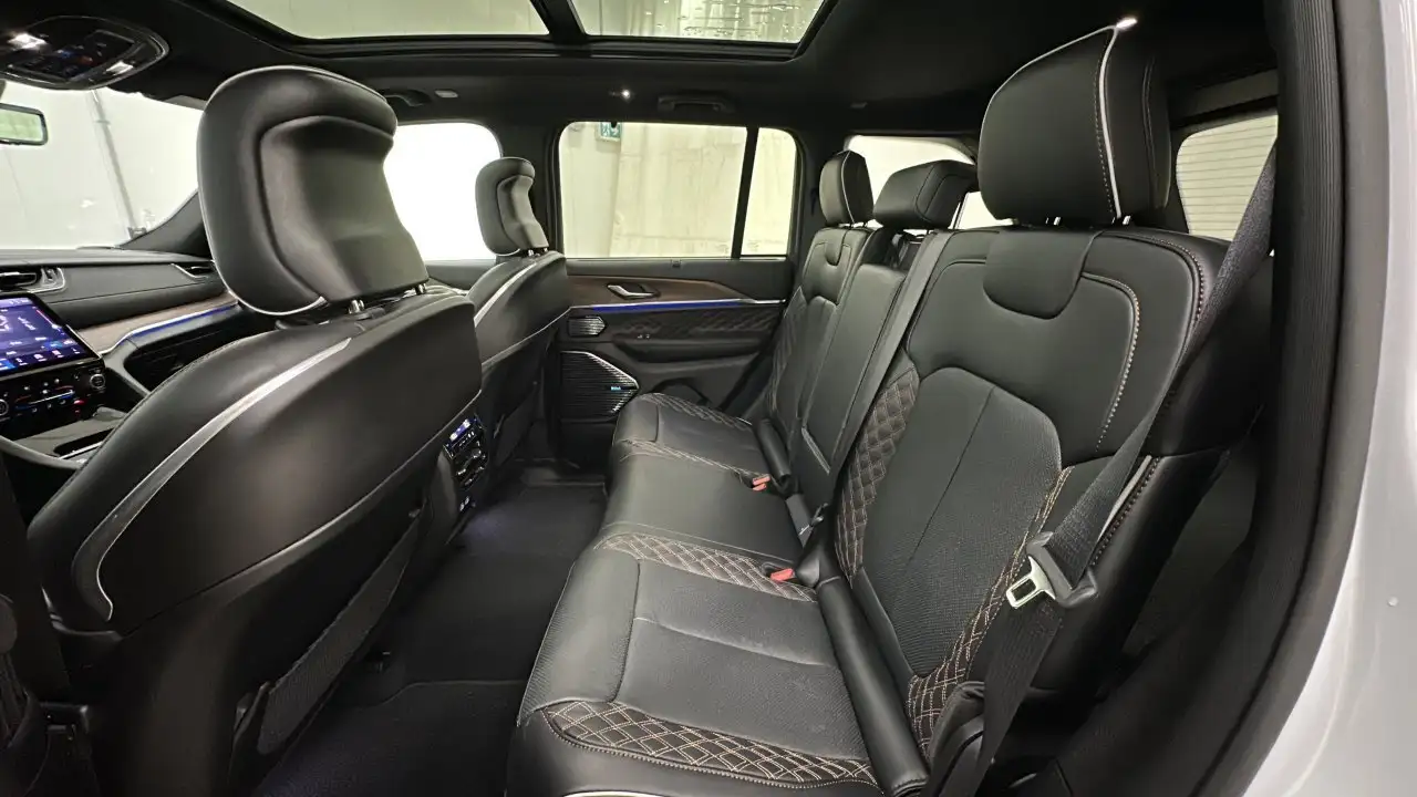 Jeep Grand Cherokee снимка Jeep Grand Cherokee