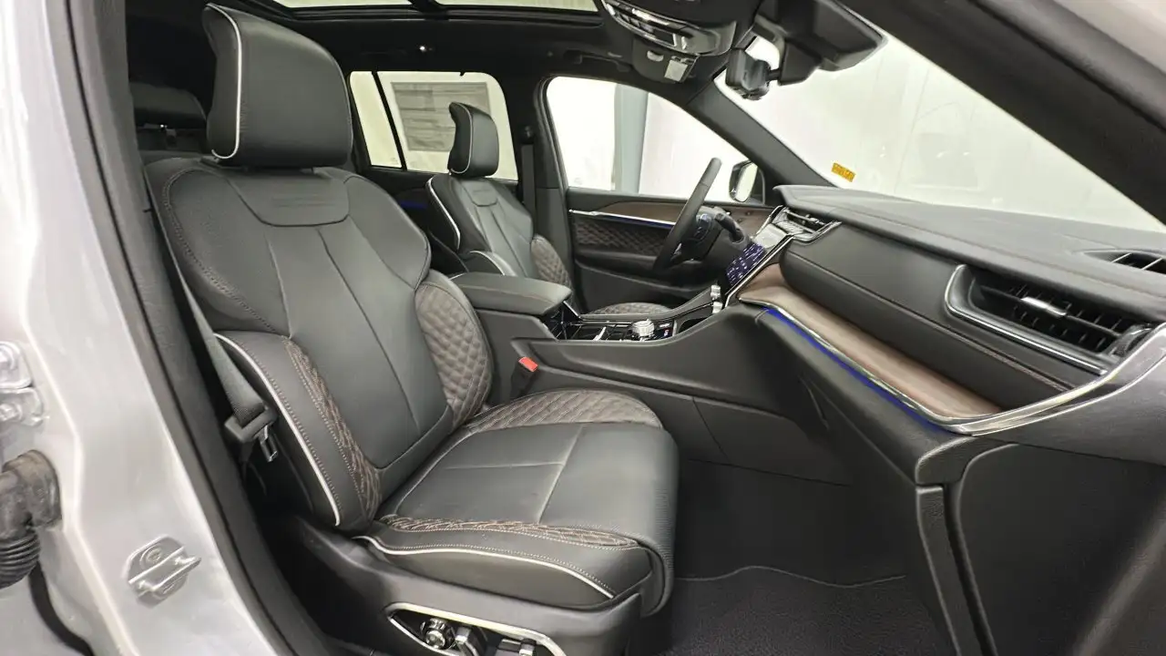 Jeep Grand Cherokee снимка Jeep Grand Cherokee