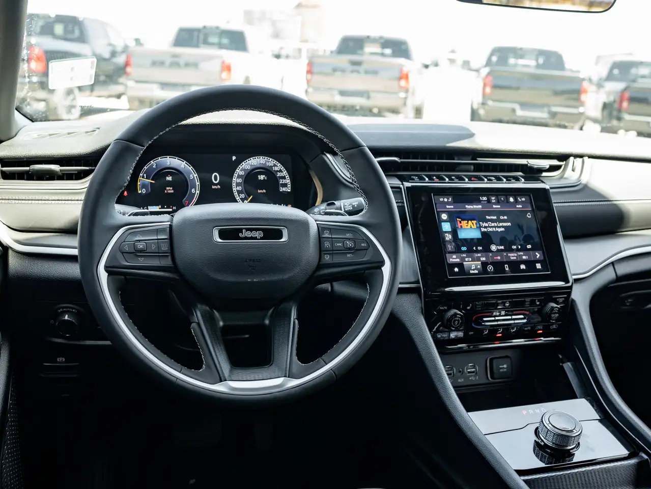 Jeep Grand Cherokee снимка Jeep Grand Cherokee