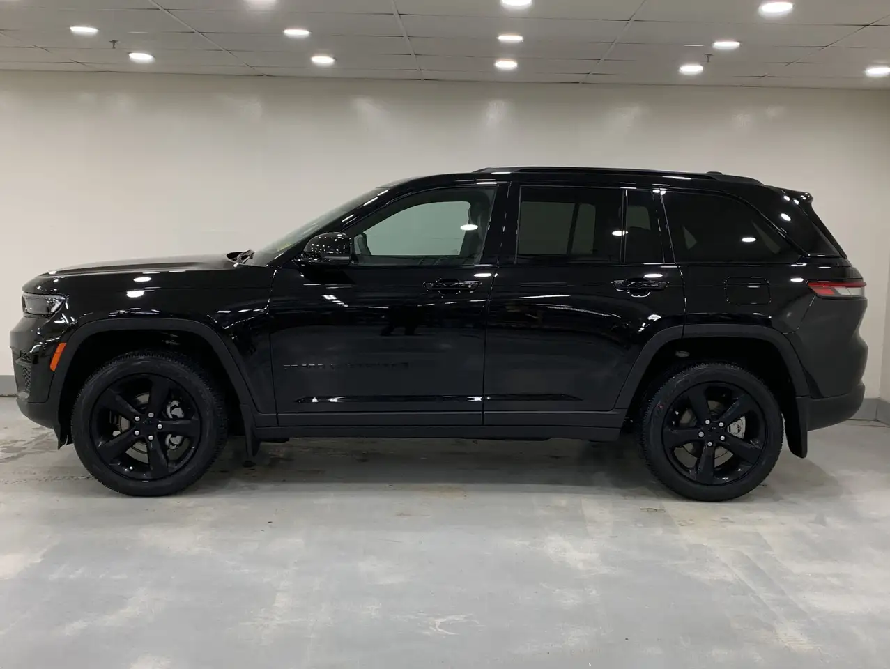 Jeep Grand Cherokee снимка Jeep Grand Cherokee